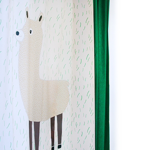 [drawing AMY] Happy Llama Curtain