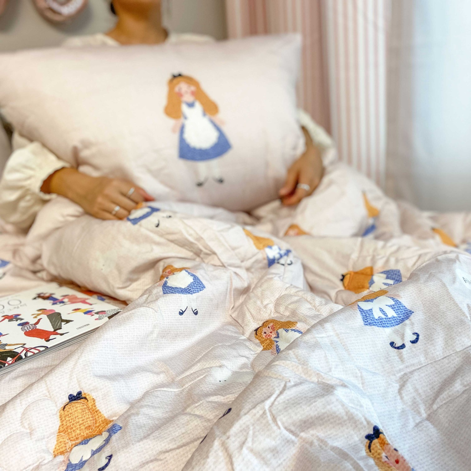 Alice in wonderland bed comforter set