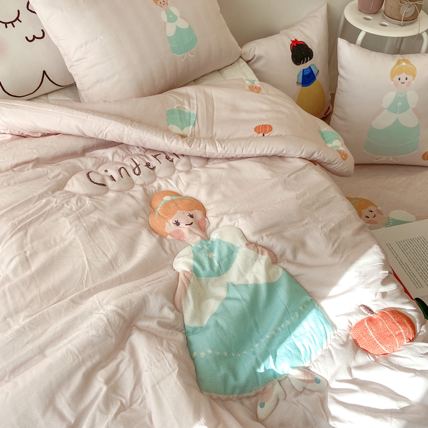 [drawing AMY] Cinderella bed comforter set