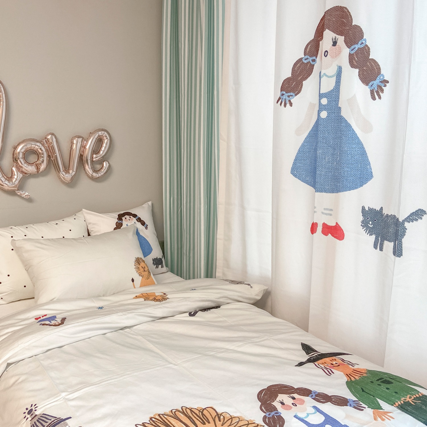 [drawing AMY] The Wizard Of Oz Bedding
